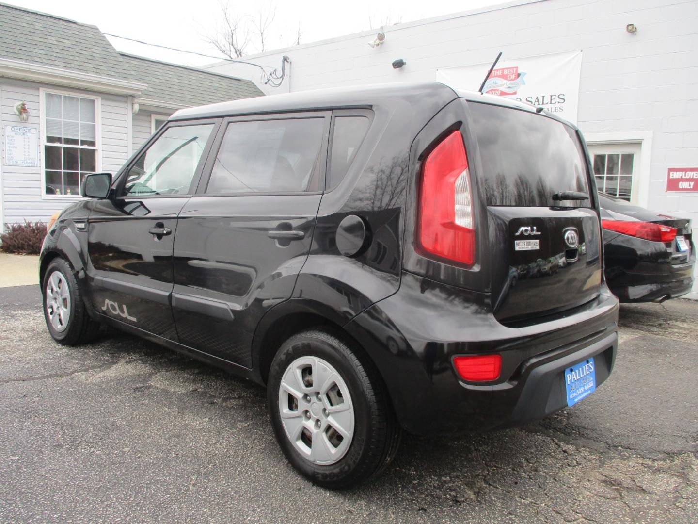 2013 BLACK Kia Soul Base (KNDJT2A57D7) with an 1.6L L4 DOHC 16V engine, 5-Speed Manual transmission, located at 540a Delsea Drive, Sewell, NJ, 08080, (856) 589-6888, 39.752560, -75.111206 - Photo#3